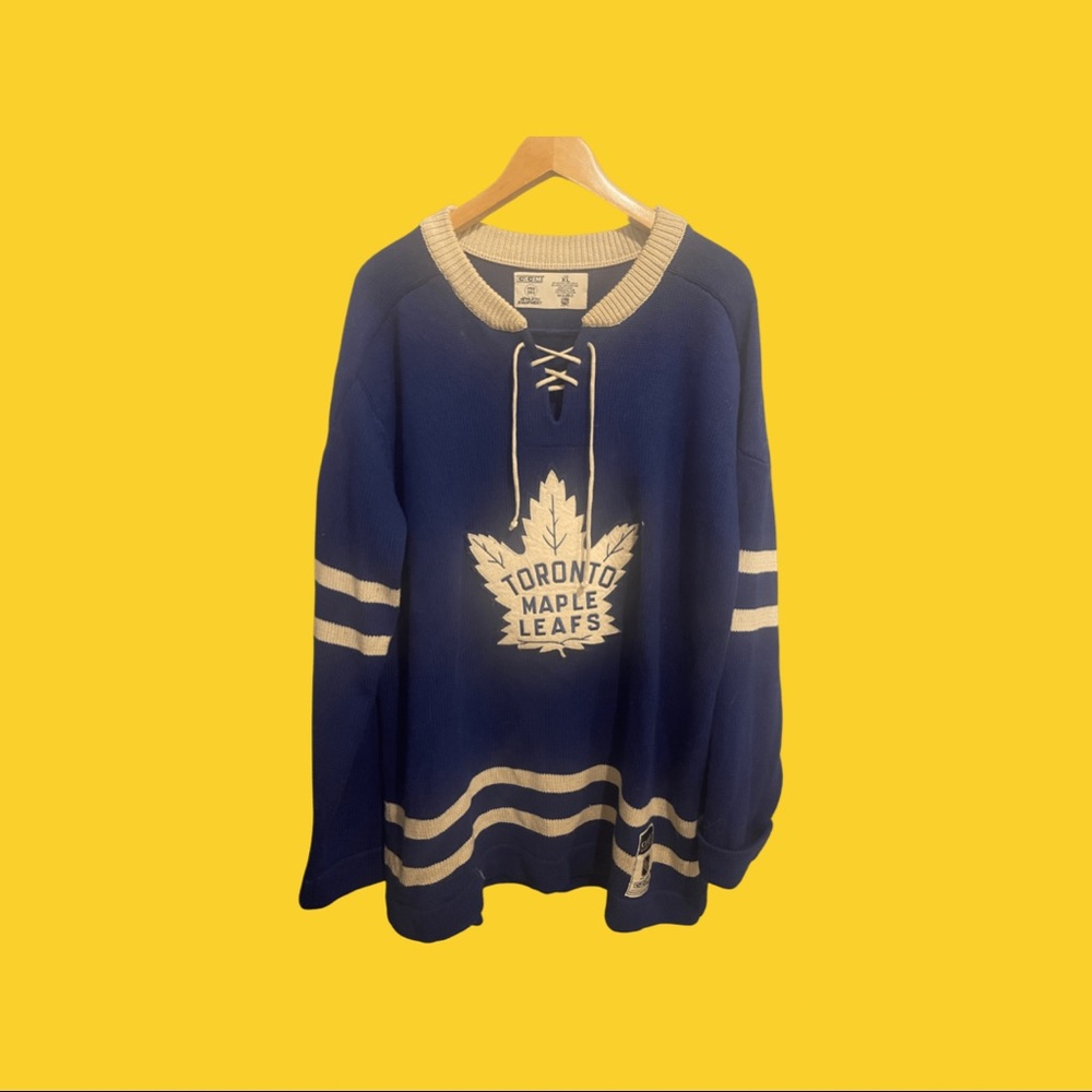 vintage maple leafs sweater